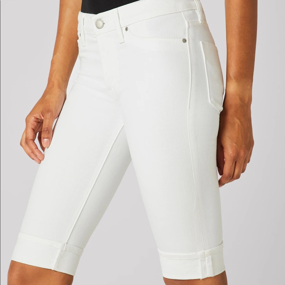 Hudson Amelia Mid-Rise Short size 24